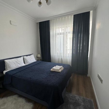 Center Of City In Besiktas 2 Plus 1 With 2 Bathroom And 3 Air Conditioner Istambul Exterior foto